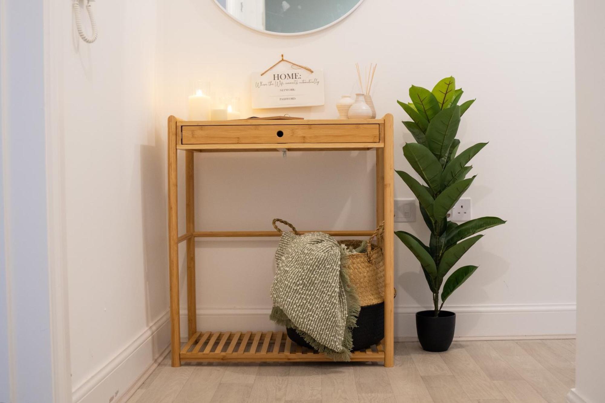 Glory Homes- Centre , Sleeps 7 With Parking & Wifi Apartment
