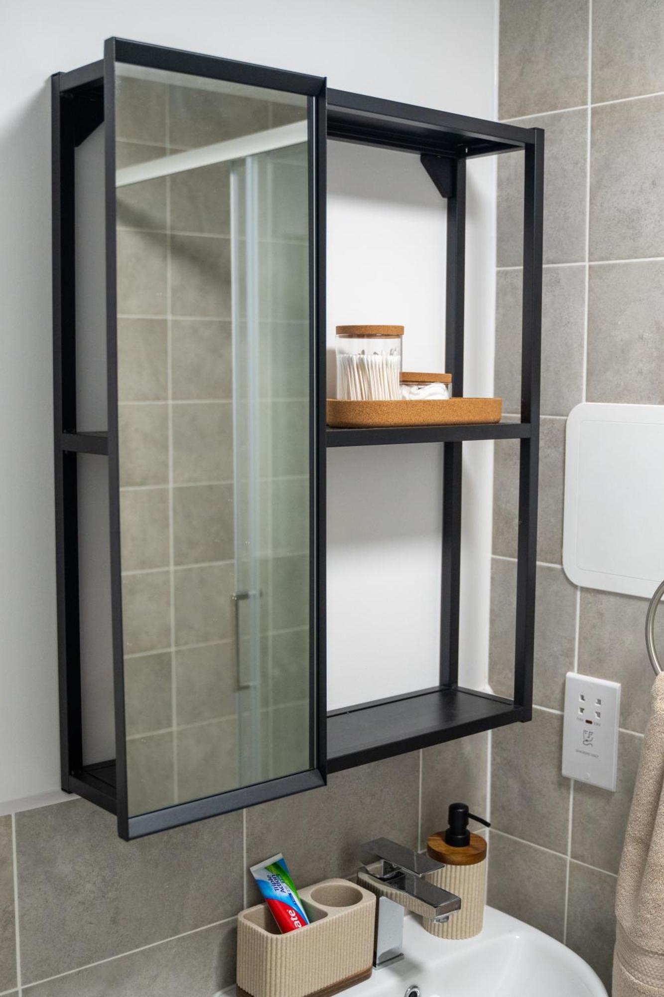 Apartment Glory Homes- Centre , Sleeps 7 With Parking & Wifi *