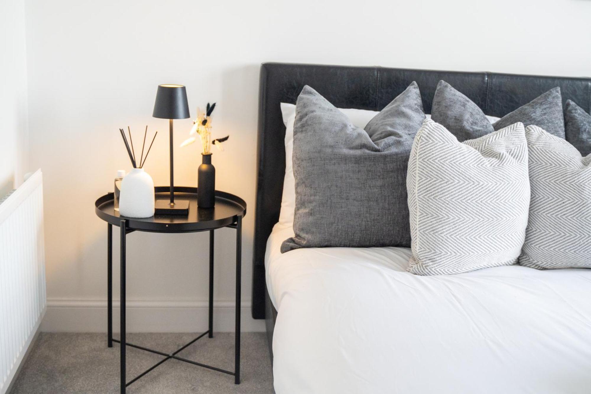Glory Homes- Centre , Sleeps 7 With Parking & Wifi