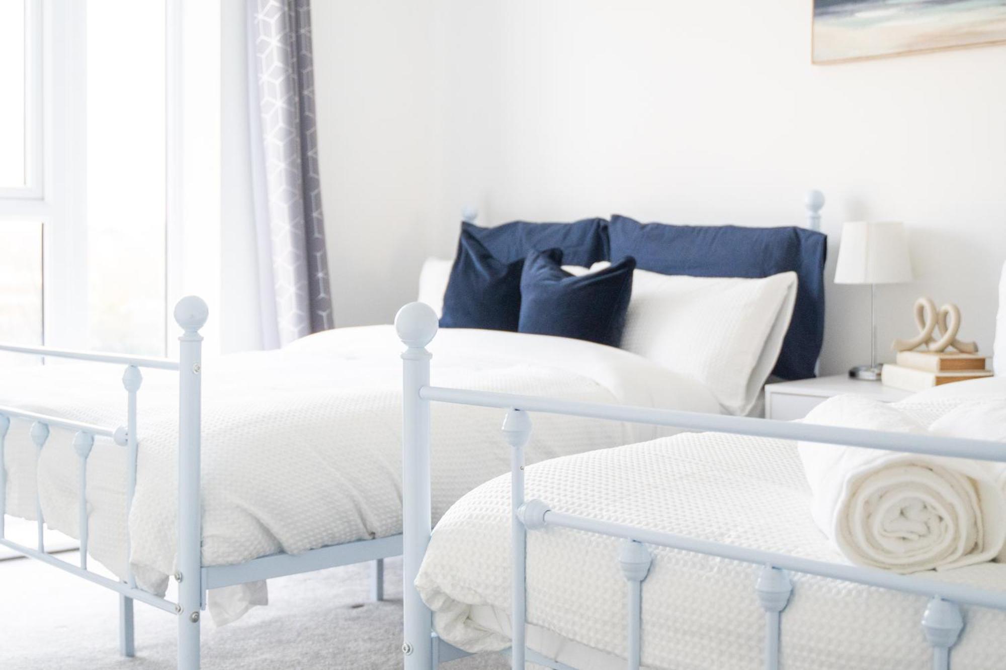 Apartment Glory Homes- Centre , Sleeps 7 With Parking & Wifi *