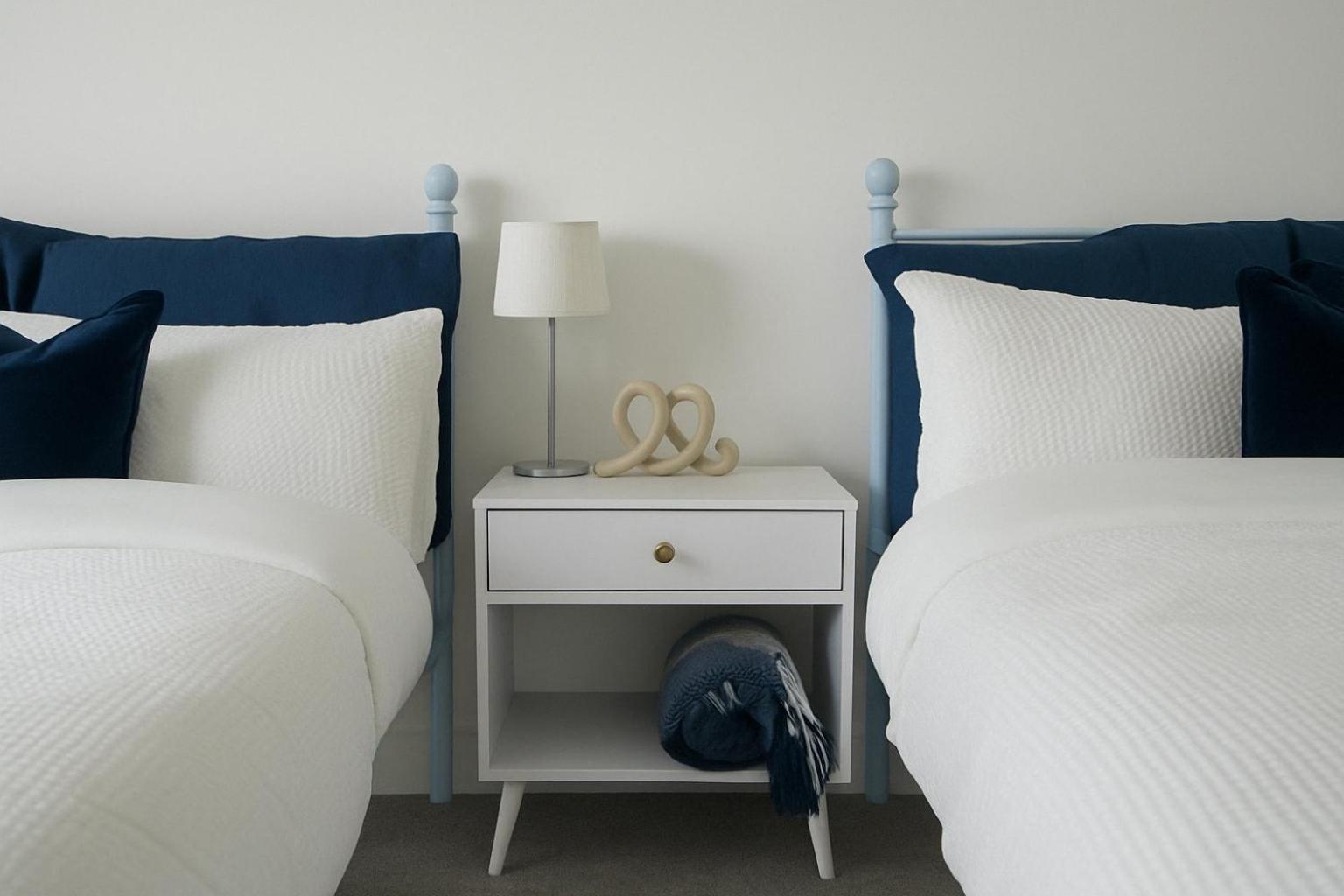 Glory Homes- Centre , Sleeps 7 With Parking & Wifi Apartment