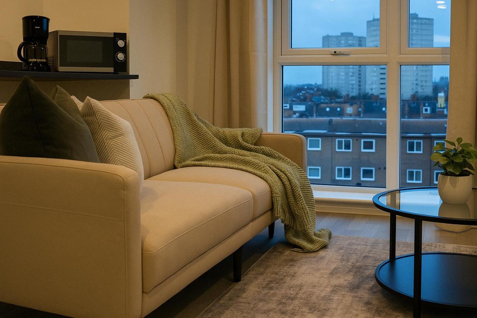 Apartment Glory Homes- Centre , Sleeps 7 With Parking & Wifi *