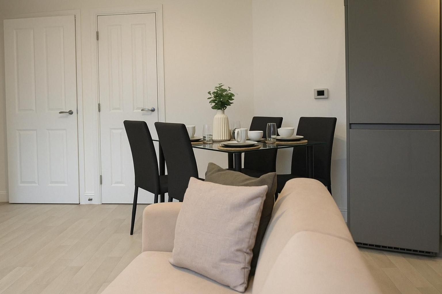Glory Homes- Centre , Sleeps 7 With Parking & Wifi